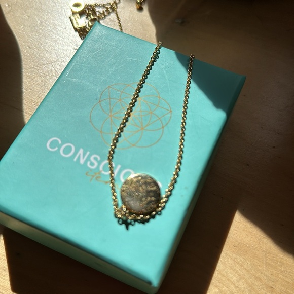 Kate Spade necklace. - Picture 3 of 4